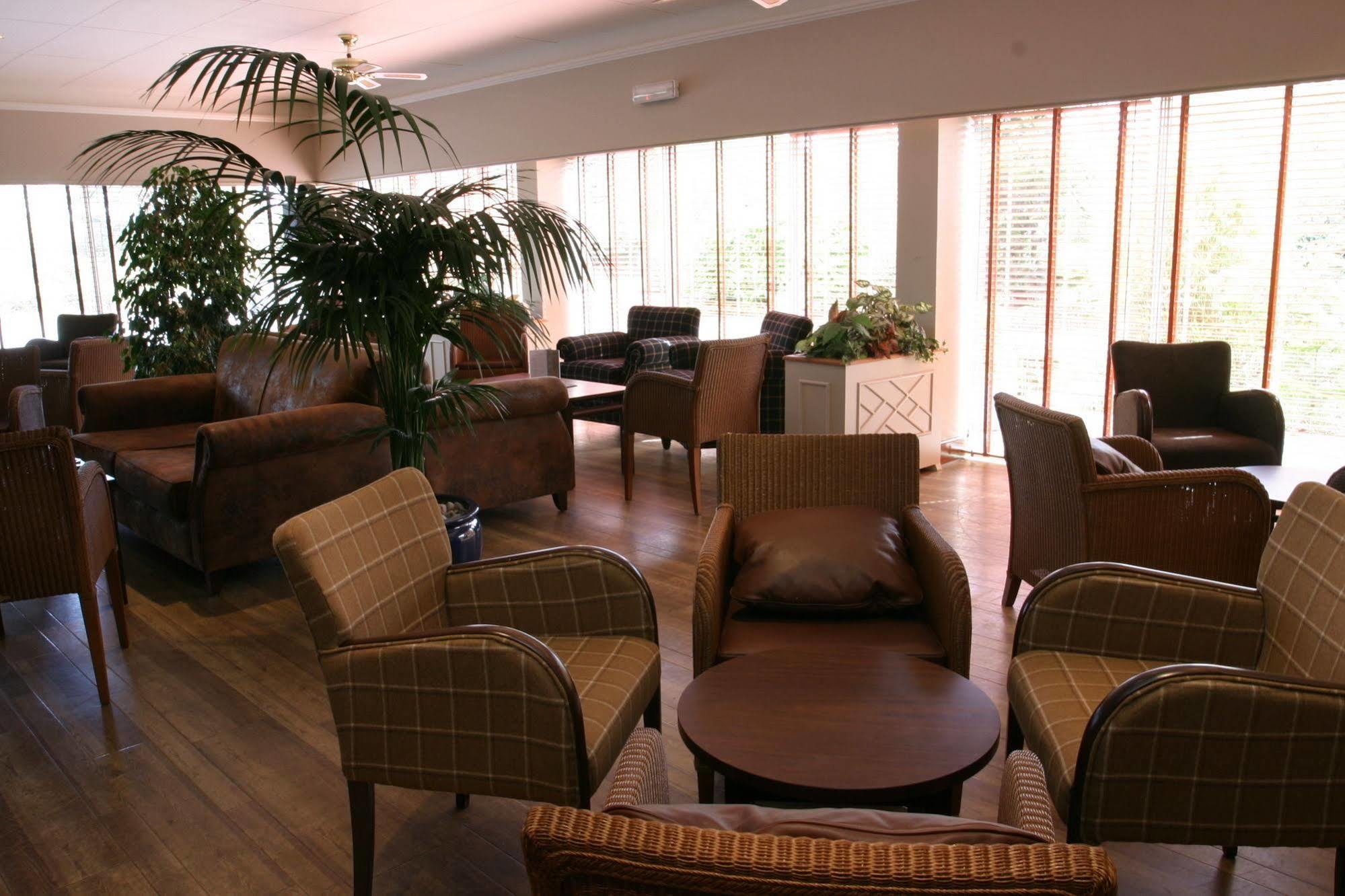 Eight Acres Hotel Елджин Екстериор снимка